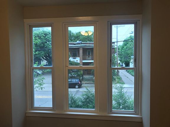 4th image of 1016 Lowry Ave NE