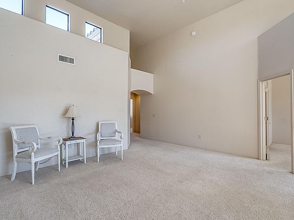 5th image of 170 E Crown Ct