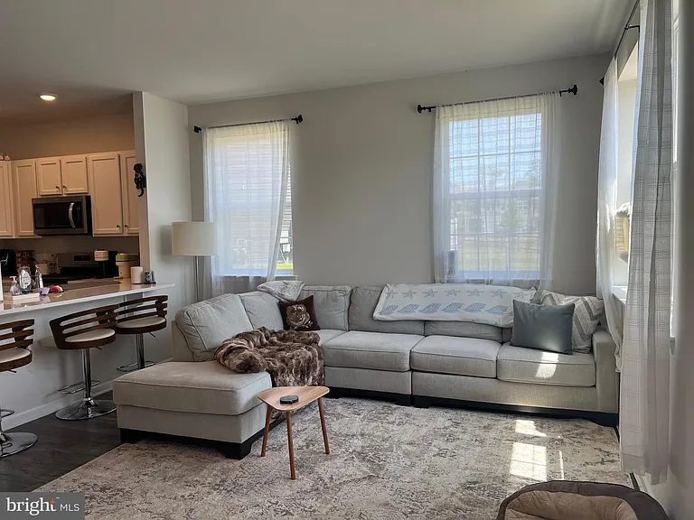 82 Arlotta St — Photo 36