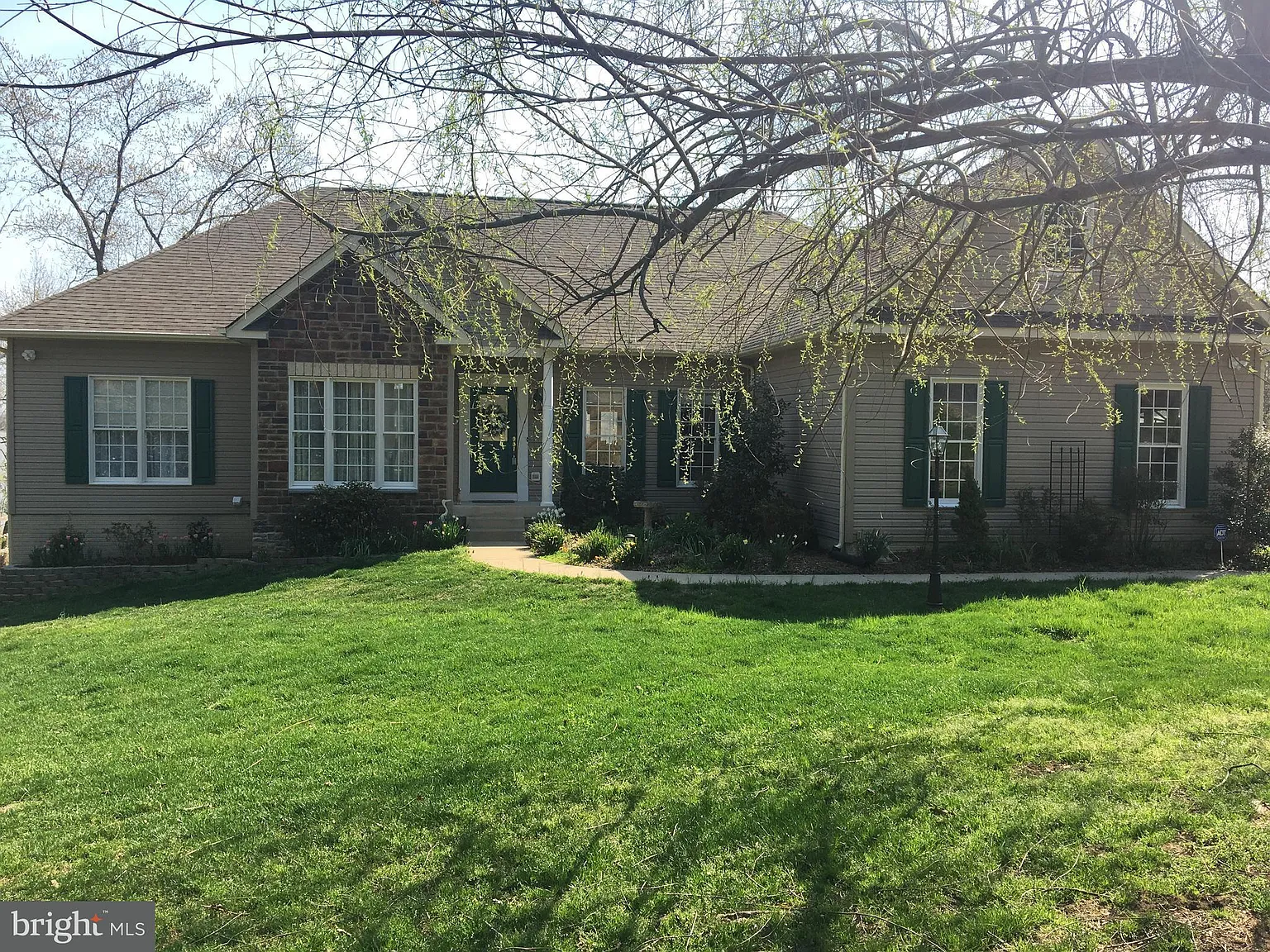 7477 Windsor Dr photo 1