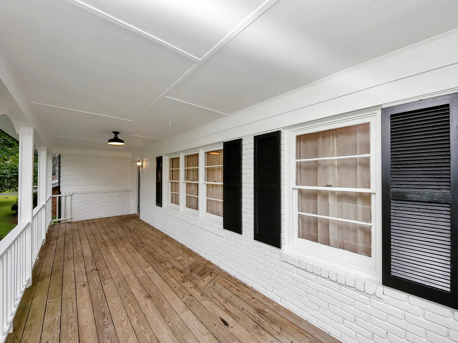 1249 Robert Ln — Photo 3