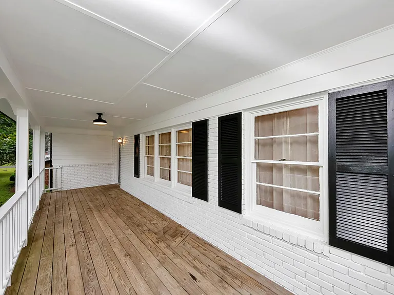 1249 Robert Ln — Photo 3