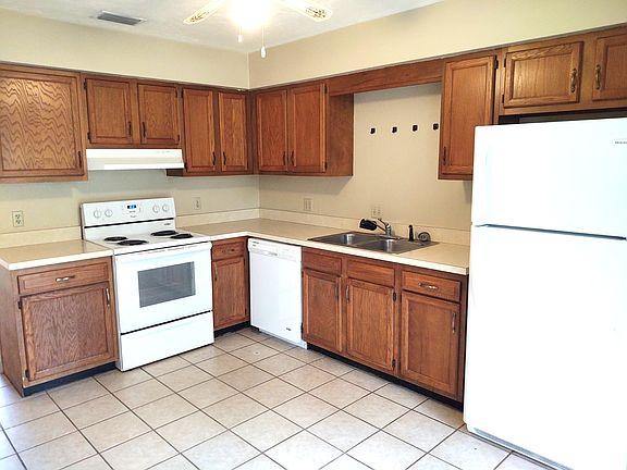 5th image of 1005 SW Rossborough Ct APT 102