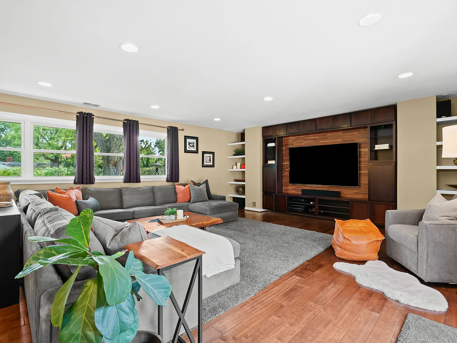 3 bed, 2400 sqft, $10,000 — Photo 4