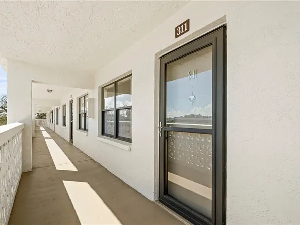 4910 Bay St NE APT 311, Saint Petersburg, FL 33703