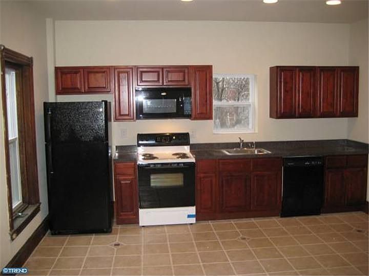 2nd image of 211 Gay St