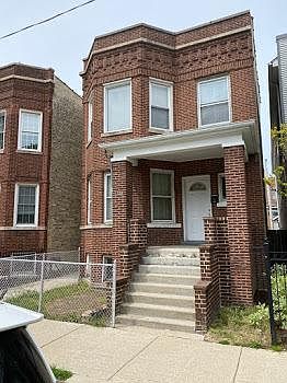 2nd image of 1720 W Fletcher St