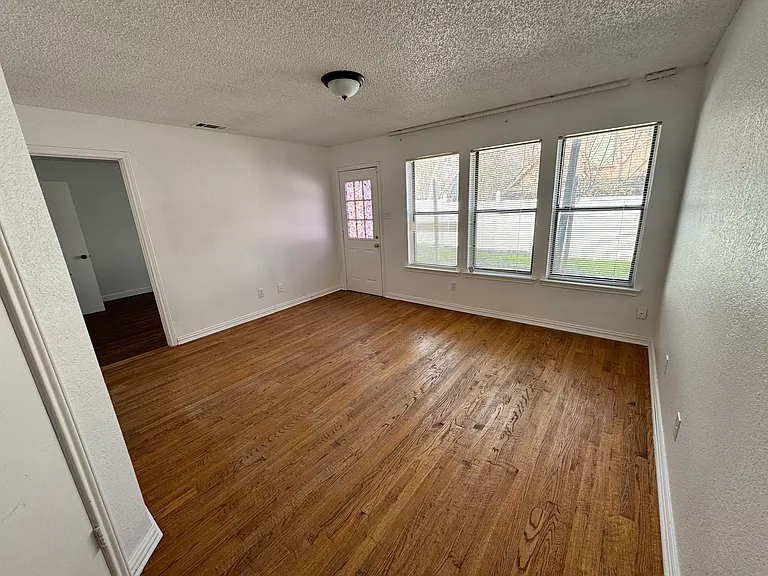 781 Pierre Ln — Photo 29