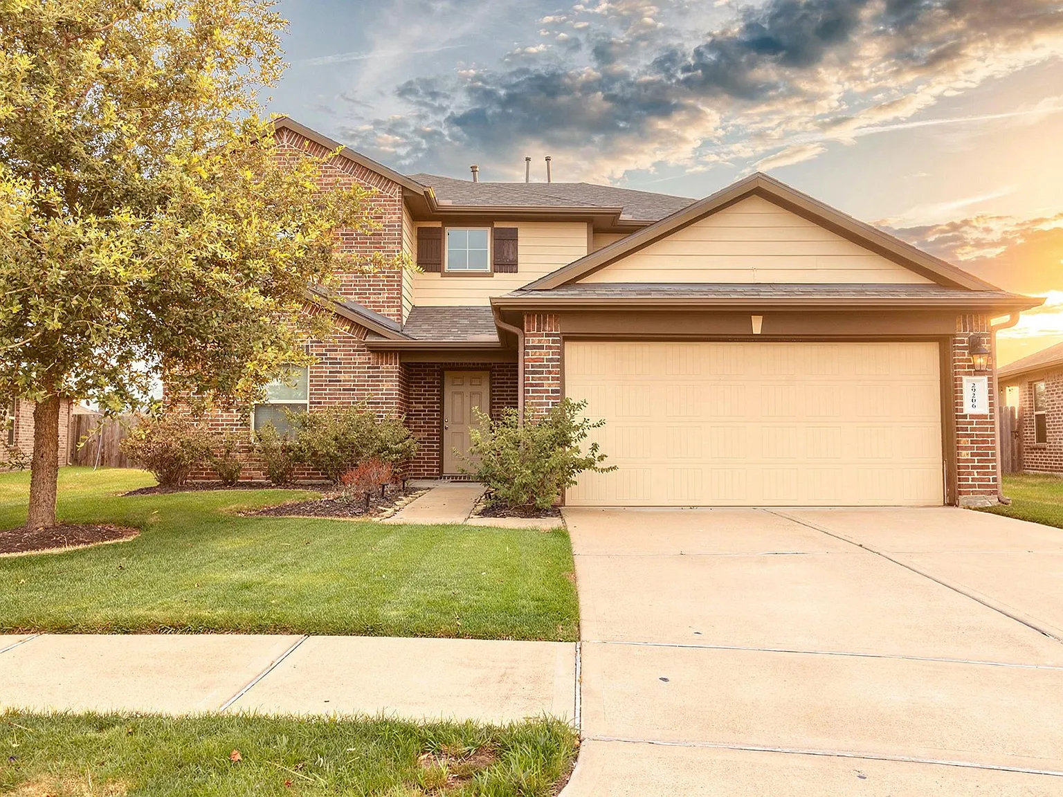 4 bed, 3.5 bath, 2580 sqft, $2,700 — Photo 1