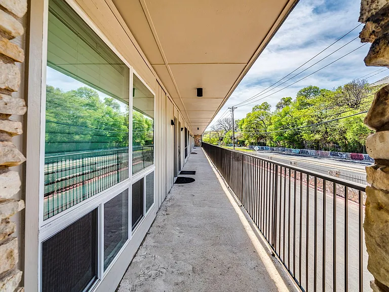 500 E Riverside Dr #206 — Photo 29