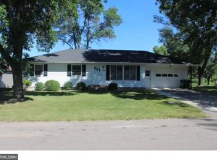 1354 Prairie St, Chaska, MN 55318