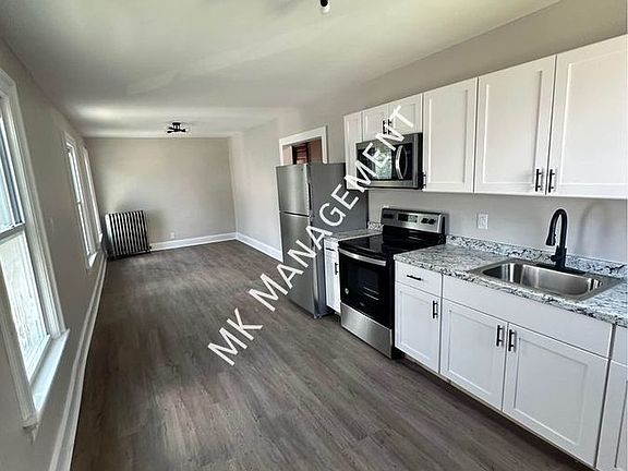 5th image of 1322 Schlager St #2