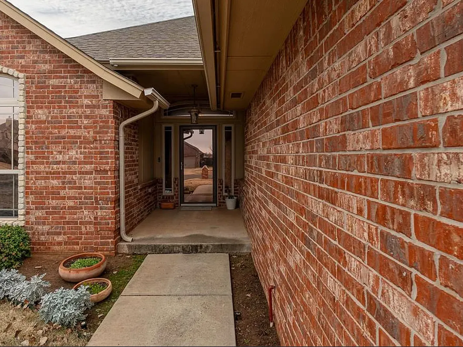 3 bed, 1455 sqft, $2,350 — Photo 2