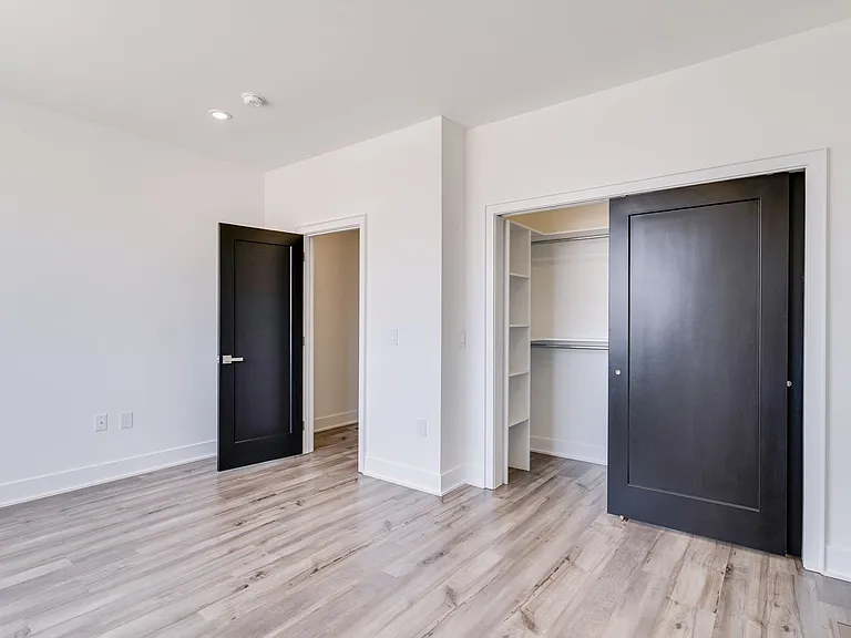 Brand New Luxury Townhouses — Photo 26