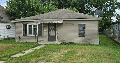 528 E Lake St Photo 1