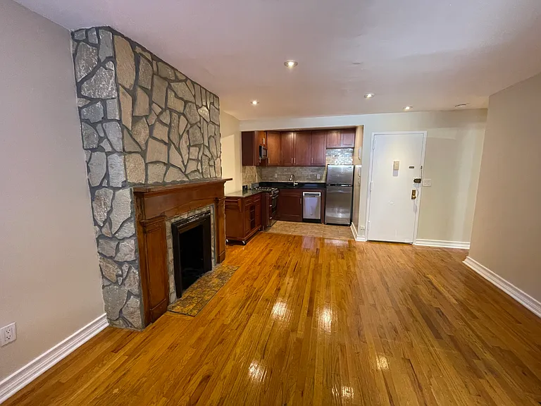 248 W 20th St #B1 — Photo 4