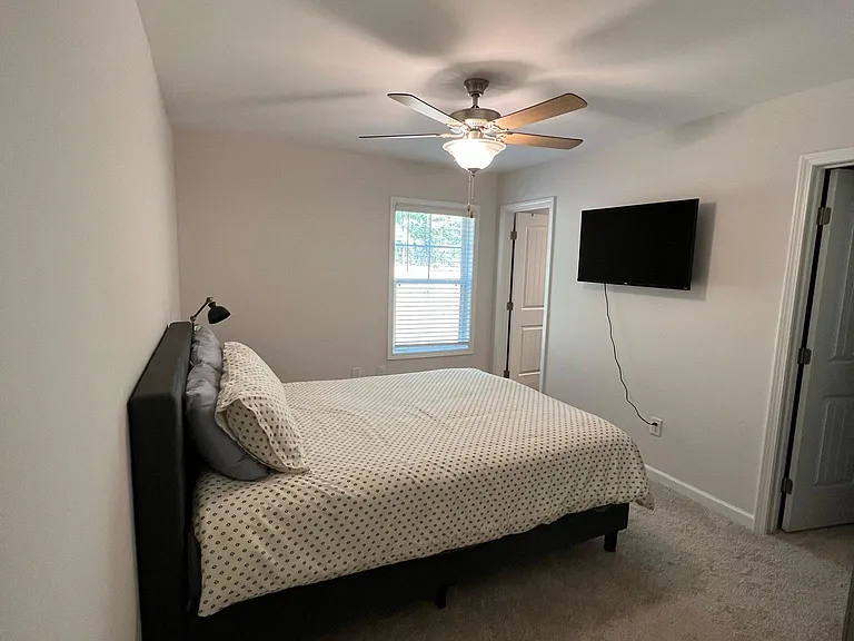 319 Noble Ln — Photo 4