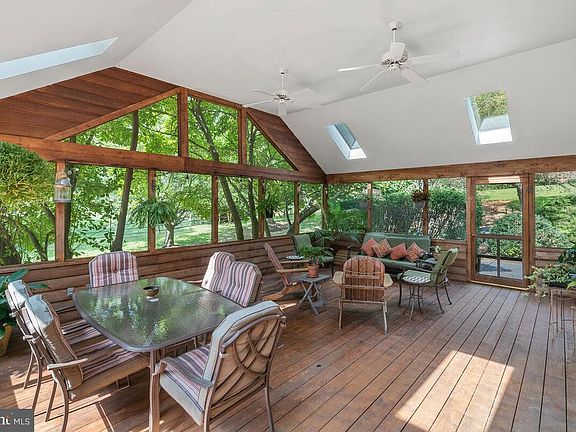 3rd image of 1 Briarwood Farm Ct