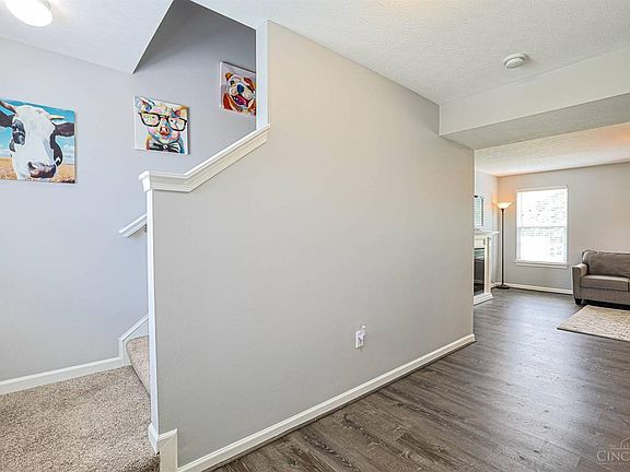 4th image of 37 S Ridge Dr