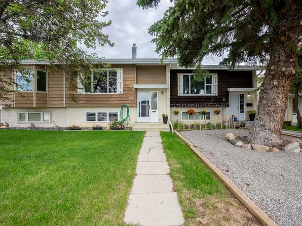 23 S Selkirk Rd W, Lethbridge, AB T1K 4N4