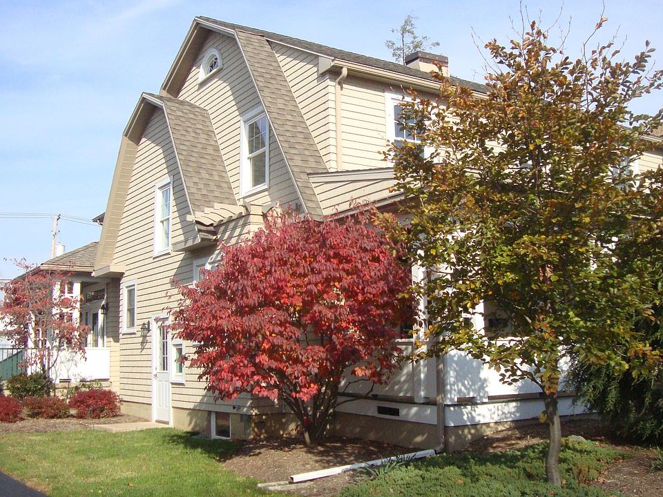2nd image of 836 Market St