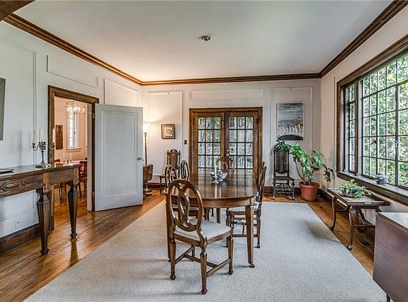 4th image of 3708 Whitland Ave