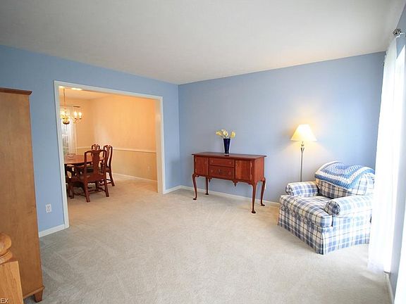 3rd image of 10098 Brushwood Dr