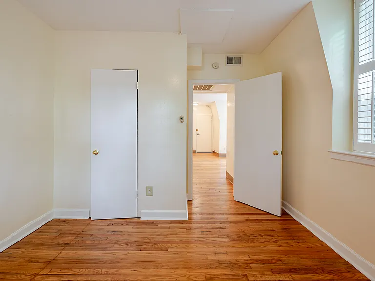 105 9th St SE #302 — Photo 12