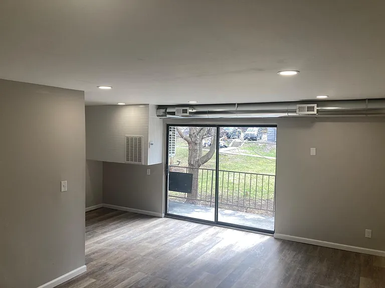 Euclid Estates — Photo 10