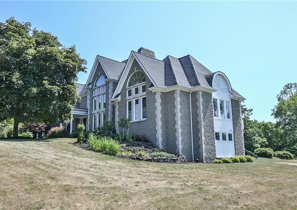 1st image of 2 Parkview Manor Cir