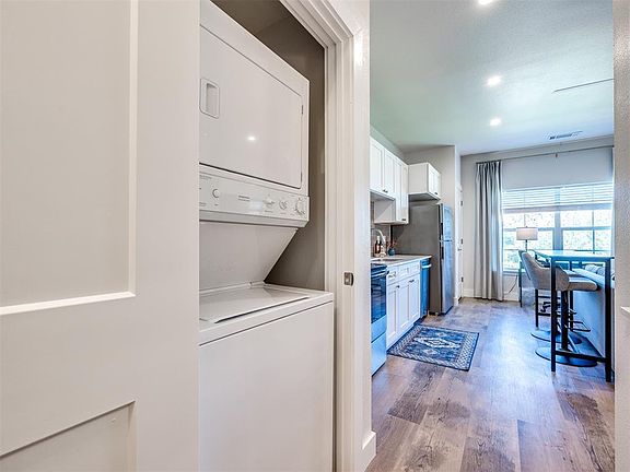 5th image of 251 W Miller Ave #102