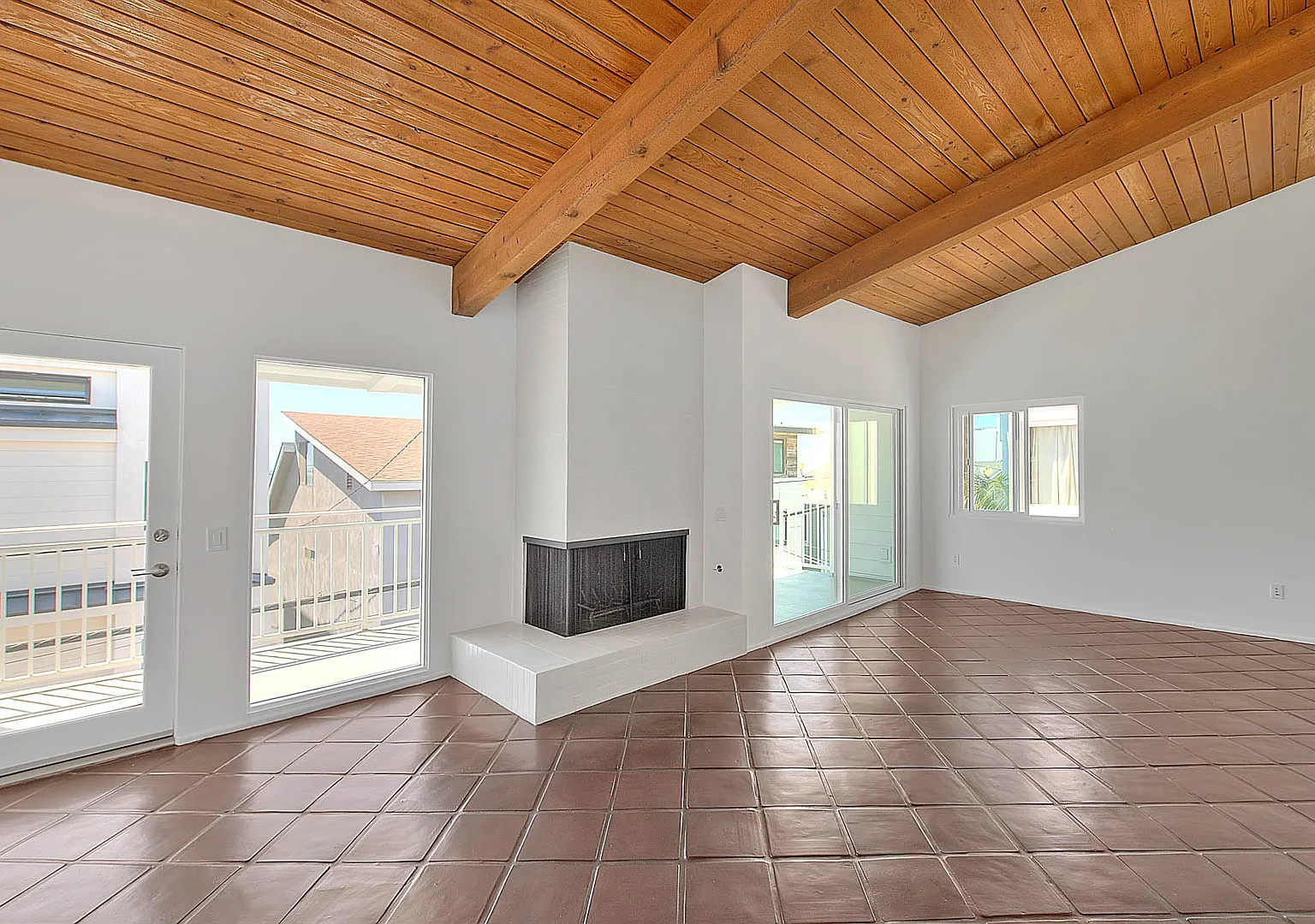 3 bed, 1650 sqft, $9,650 — Photo 4
