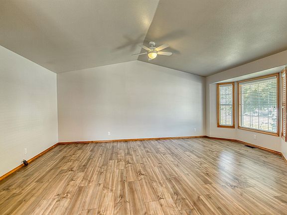 4th image of 10327 W Silver City St