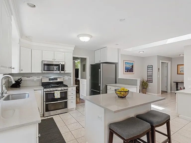 4502 Mane Trl — Photo 3