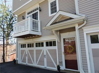 557 Park Rd APT 12, Waterbury, CT 06708