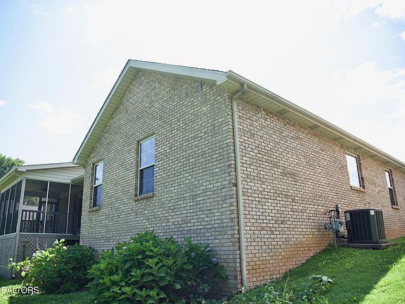 5th image of 5621 Reinhardt Ln