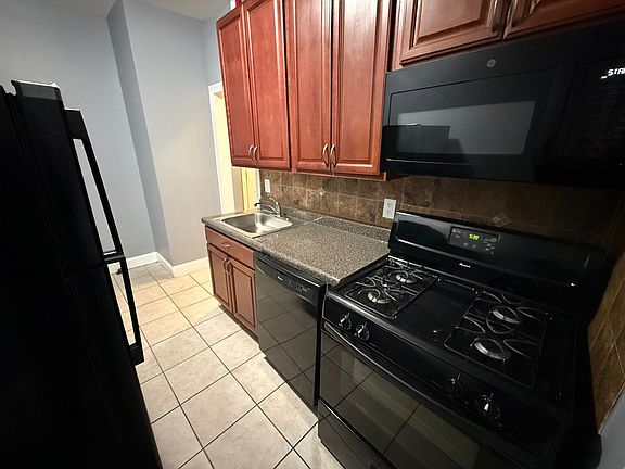 2nd image of 42 W 29th St #42E