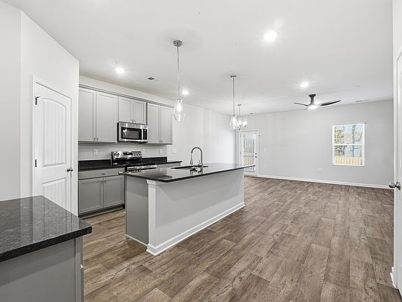 4th image of 8393 Columbia Ct