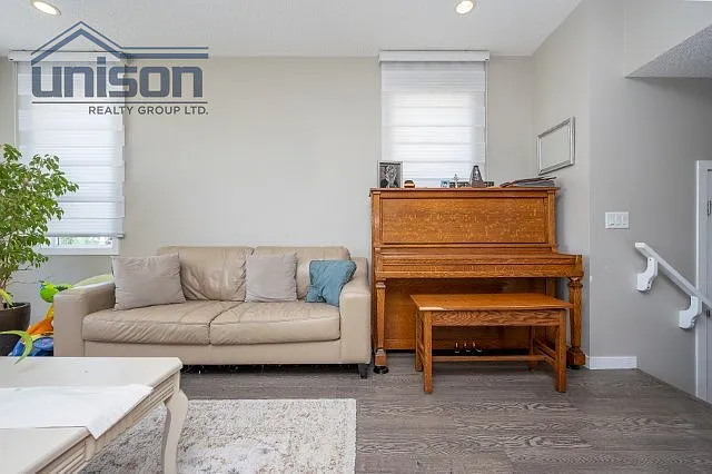 4 bed, 3.5 bath, 2444 sqft, $3,500 — Photo 3