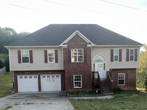 7637 Passport Dr, Ooltewah, TN 37363