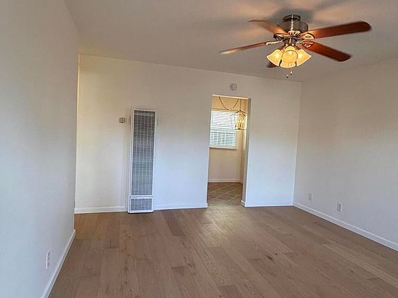 5th image of 109 W McFarlane Dr