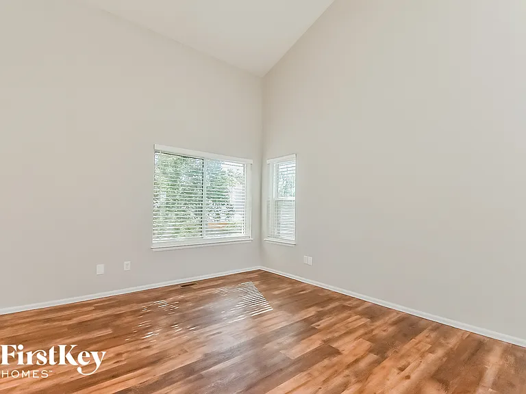 4663 Bittercreek Dr — Photo 2