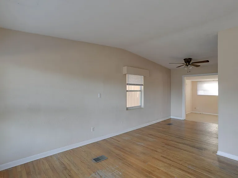 1704 Edmundshire Rd — Photo 3