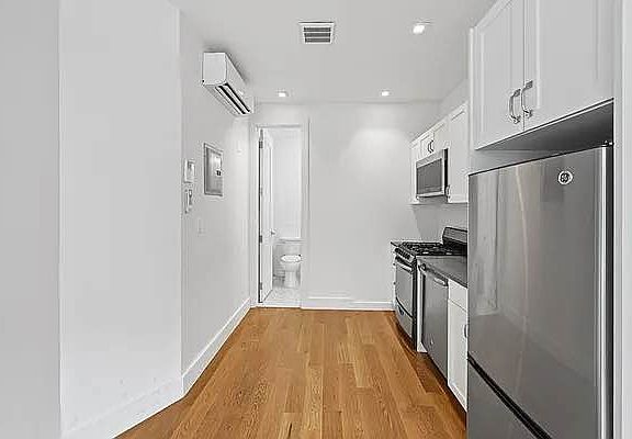 3rd image of 1501 Dekalb Ave APT 1B