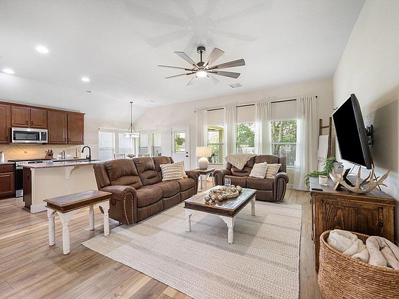 5th image of 604 Cerezo Dr