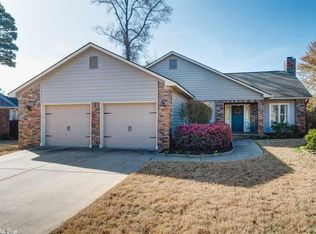 4 Saint Croix Dr, Maumelle, AR 72113