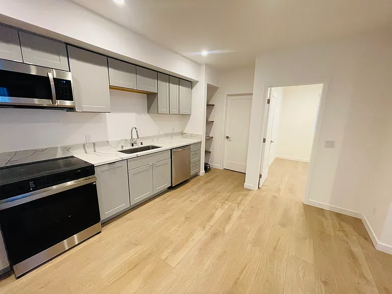 1707 Brockton Ave #14 — Photo 9