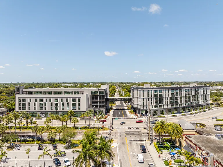 Sky Building Oakland Park — Photo 25