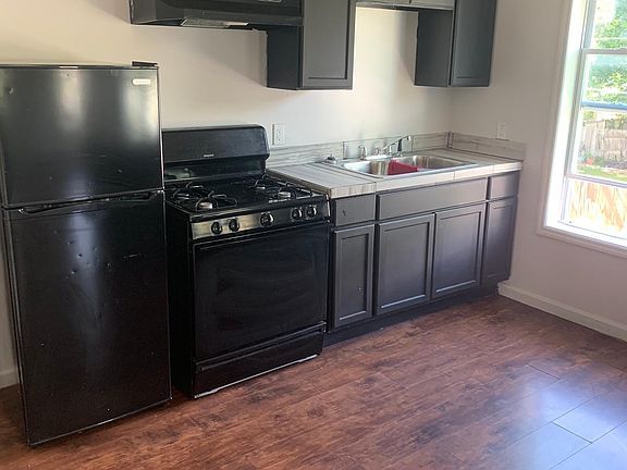 4th image of 108 Southern Blvd APT 2