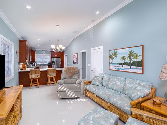 5th image of 53 Jenny Ln